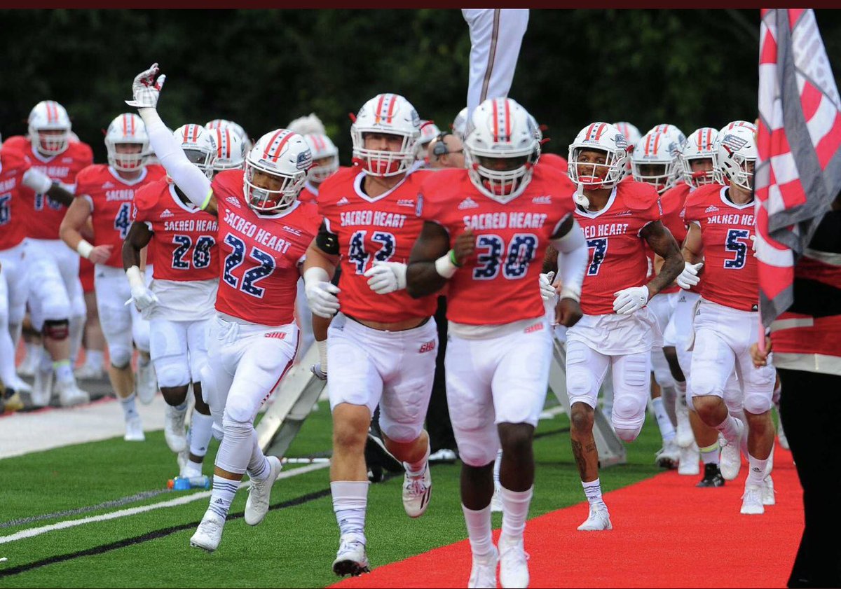 L_Jones1k's tweet photo. All glory to god! Blessed to receive a D1 Offer From Sacred Heart University https://t.co/J7GvRbvanb