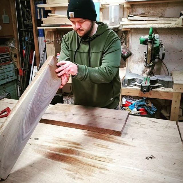 WoodwardBuilds's tweet photo. If you guessed cutting or charcuterie board out of the piece of walnut I posted yesterday then you win a high five! I'm thinking this one will be round though... how would you go about cutting that? https://t.co/MEvpUxoLHH https://t.co/A0I3I85PaS
