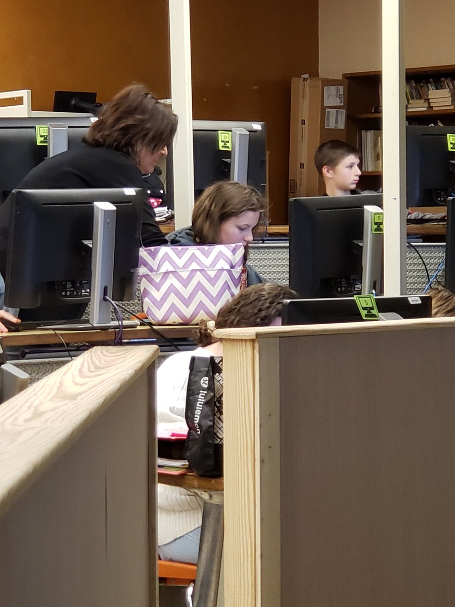 Hubbard's 8th science stations review on moon phases in Ms. Patton's class. Mrs. Walkers STEM connections students working on coding, debugging and google classroom assignment. Loving all the science students are learning!!
@tylerisdlearn ;@TisdScience ; <a href="/hubbardtylerisd/">Hubbard MS</a>