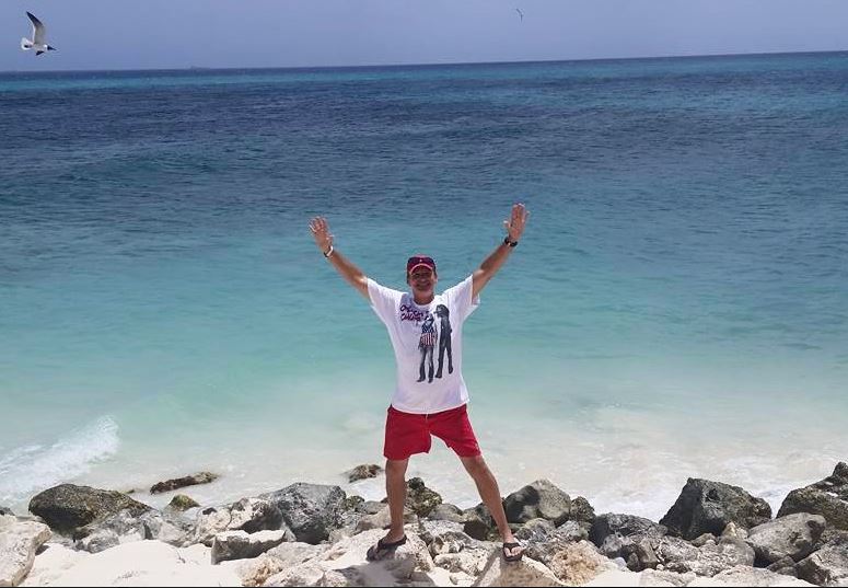 WealthForYou's tweet photo. Every once in a while it's nice to just hang out at the beach, wouldn't you agree? I had the good fortune to spend some time in Aruba. Went snorkeling out on a pirate ship and they let us swing off the boat with a rope and then let go. It felt like being a kid again! https://t.co/cHKtZjlR48