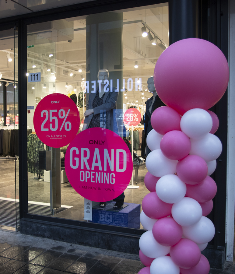 Wauw, ONLY is compleet vernieuwd! ✨ Kom jij dit weekend een kijkje nemen? 🛍 #lijnbaanrotterdam #since1953 #opening #only #rotterdam #shoppen