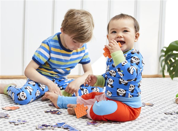 HappyHippyBaby's tweet photo. Même s'il pleut et fait tout gris aujourd'hui, je suis ravie de vous présenter la belle collection printemps de @maxomorra ! 😅🐼🐦
👀 https://t.co/aDS4cKE3Dx
#cotonbio
#GOTS
#modescandinave
#modedurable
#modebebe
#modeenfant https://t.co/pL4O2TRddx