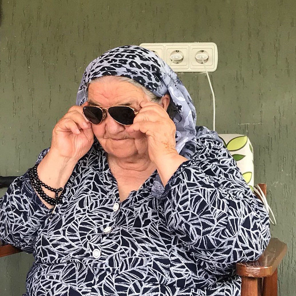 Anneciğim İnşallah Babam, Erdoğan Abim, Erol Abim ve Abdullah Tayyip ile berabersin...

Seni, sizi çok seviyoruz Anneciğim...

Vakit geldiğinde tekrar buluşacağız...

#AsiyeOlçok