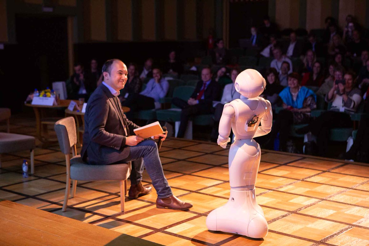 EURESJob's tweet photo. 🎤It’s time for the special guest speaker, @PepperTheRobot 🤖 to answer some important EURES questions. She’s 1.20 metres tall 📏 weighs in at 28 Kg and has an infinite amount of EURES knowledge! 🧠

Stay tuned for the answers!

#EURES25 https://t.co/gpyP9znaAr