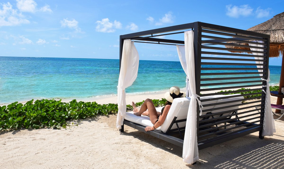 Say no to #MondayBlues and yes to Ocean views at #BreathlessMontegoBay Resort &amp; Spa. Reply and let us know when you're coming party with us