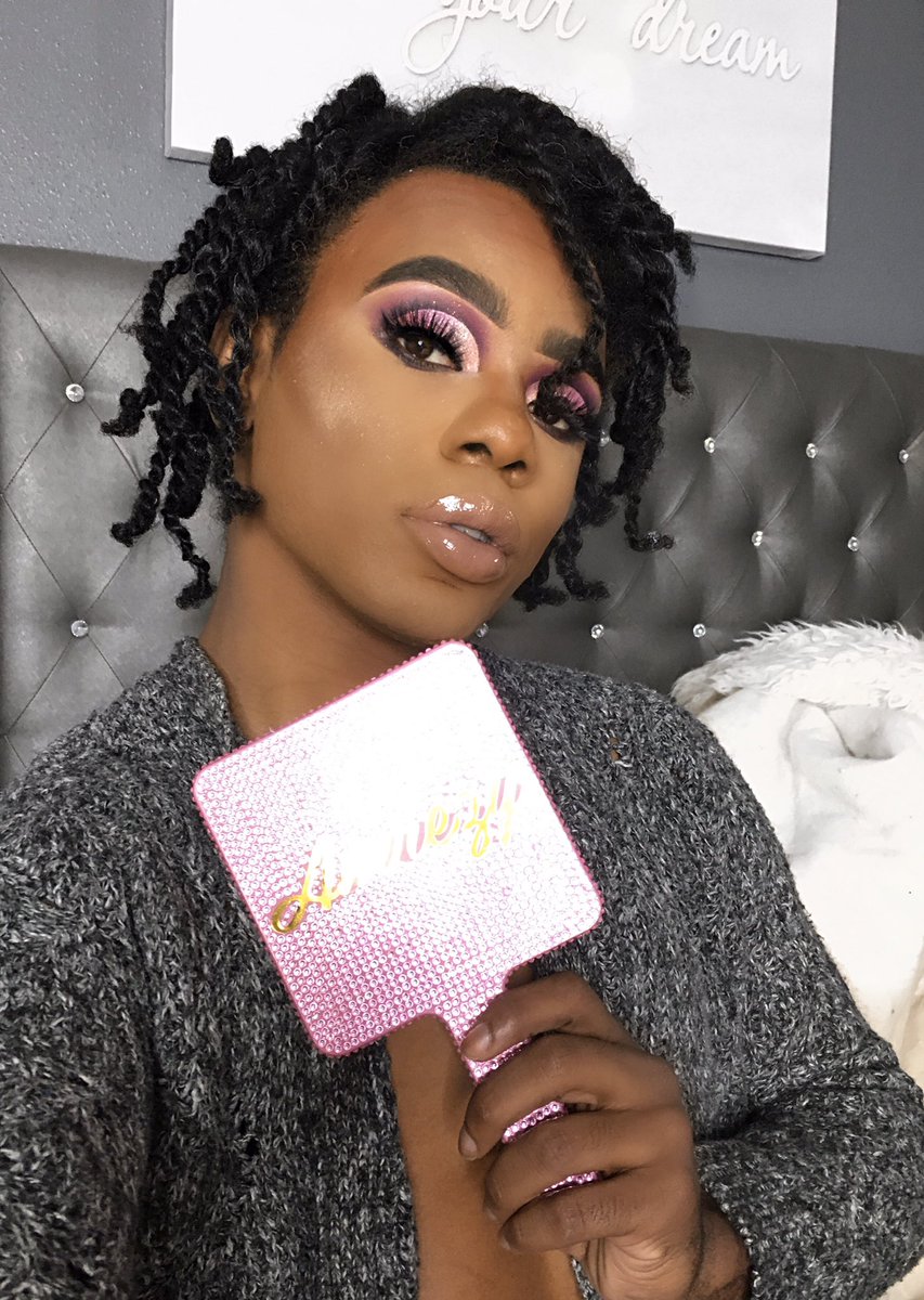glamgawwd_1990's tweet photo. Felling like I kinda snapped 😍 loving the new @ABHcosmetics x @amrezy palette❤️❤️ https://t.co/ExPpkekDpH