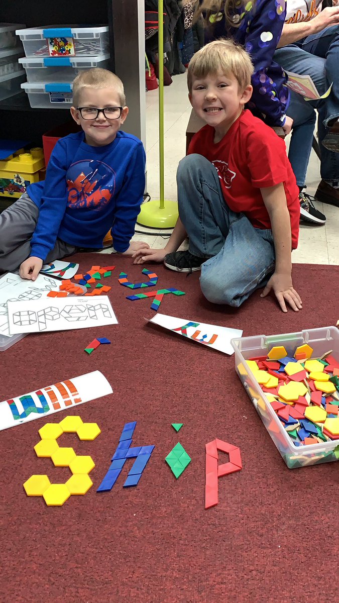 MrsCook1stGrade's tweet photo. Spelling words during centers! @SalisburyEleme1 #ShineSES https://t.co/6fIkq3cAsM
