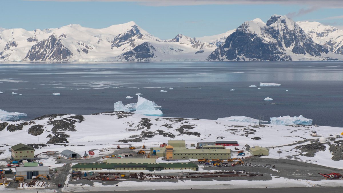 200 years ago Antarctica was 1st spotted by Edward Bransfield. What a fitting way to acknowledge the anniversary with the breaking of ground for the new Discovery Building at British Antarctic Survey's Rothera Research Station. bit.ly/316cg7a.