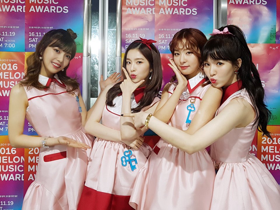 kang_kaku's tweet photo. 멤버가 없을 때마다 그 자리를 비워두는 레드벨벳. 레드벨벳은 언제나 5명이니까. https://t.co/qiGs3UYunW