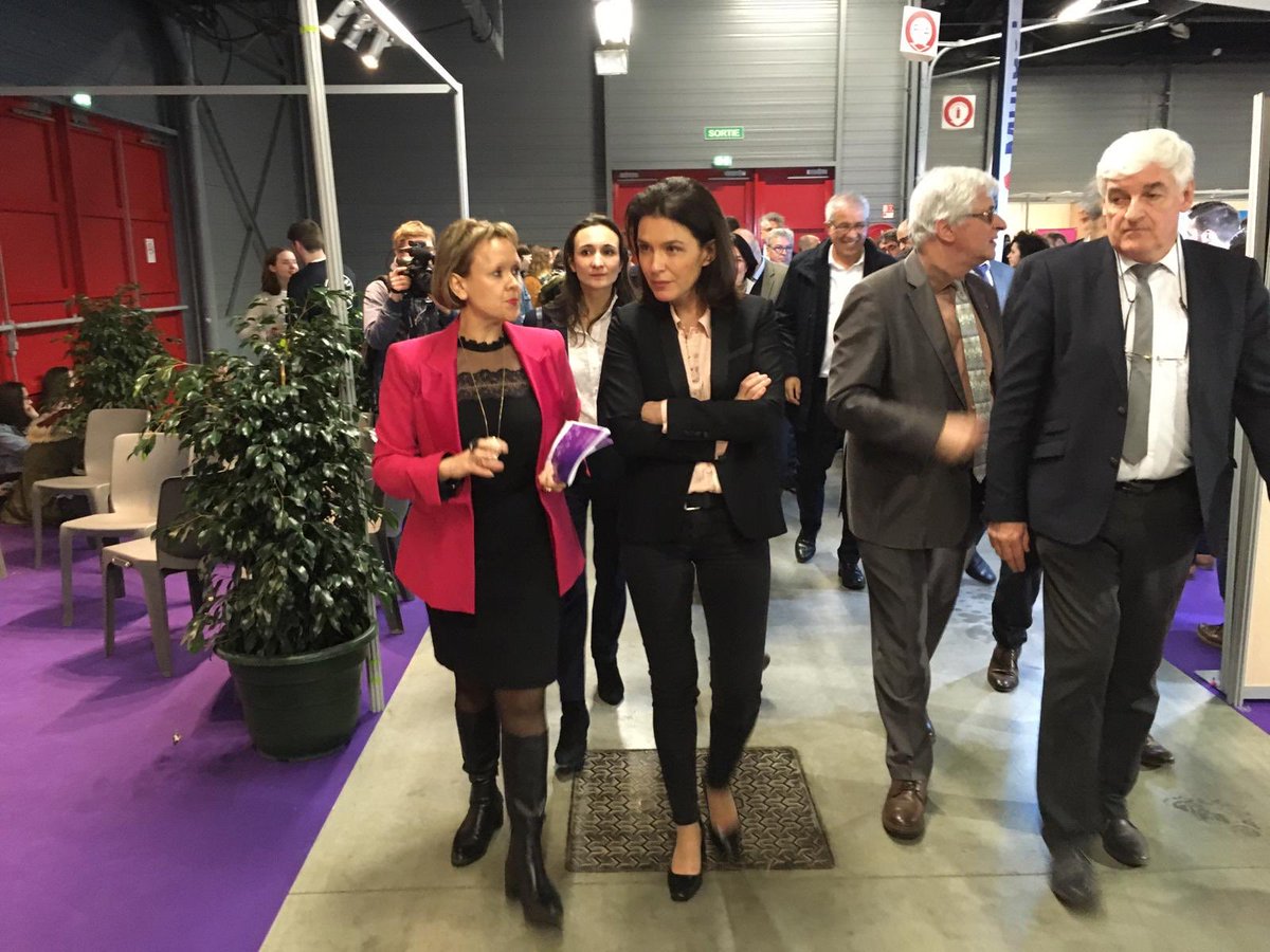 C_MORANCAIS's tweet photo. 👥Visite inaugurale du forum des #formations et des #métiers : #FormaSarthe, qui a lieu jusqu’au 2 fév au Centre des Expositions #LeMans
🖊Signature de la convention relative à la mise en œuvre des compétences de l’État et de la Région en matière d’#information &amp; d’#orientation https://t.co/9FSGSS2J2O