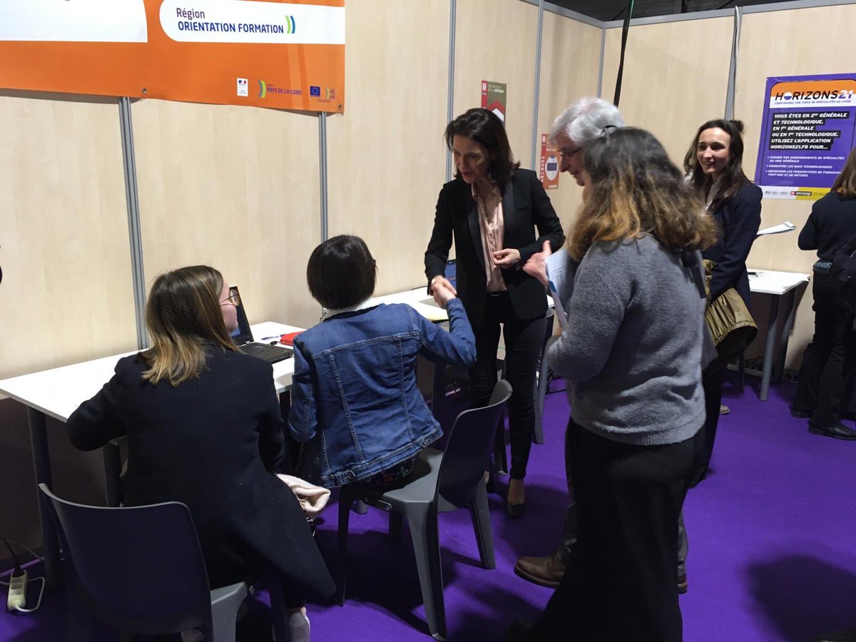 C_MORANCAIS's tweet photo. 👥Visite inaugurale du forum des #formations et des #métiers : #FormaSarthe, qui a lieu jusqu’au 2 fév au Centre des Expositions #LeMans
🖊Signature de la convention relative à la mise en œuvre des compétences de l’État et de la Région en matière d’#information &amp; d’#orientation https://t.co/9FSGSS2J2O