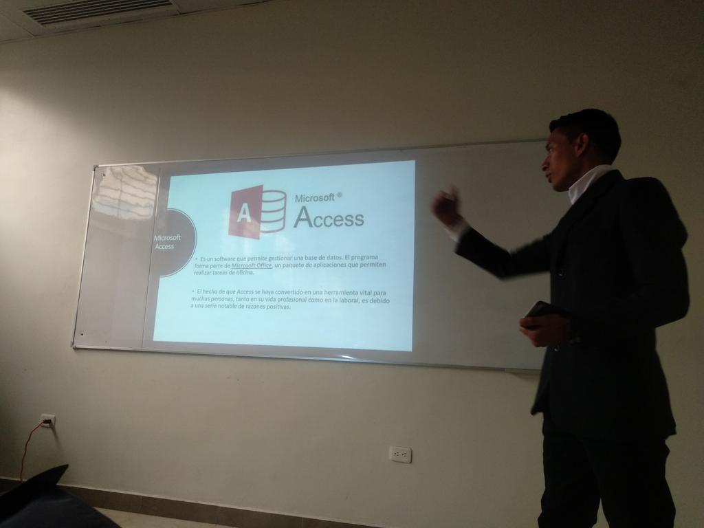 CacaoMeza's tweet photo. Aquí en #ISACFCA2020 hasta la seguridad del equipo expone 🕵️ https://t.co/5n9rPyGBnV