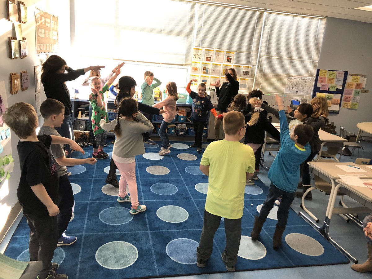 MrsSilva3grade's tweet photo. A little freeze-dance-pass during morning meeting today! @CastletonES @SchodackCSD https://t.co/qaMdzkGeiG