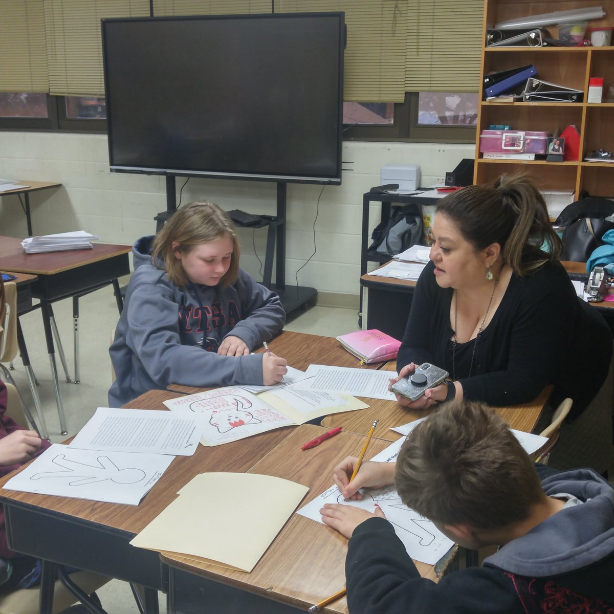 AmyWaiser's tweet photo. Students engaged with the expert guidance of Cyndi Pina. #kisdbest #btwilsonbest #ConsultWithTheBest2BtheBest https://t.co/bJabsUytBo