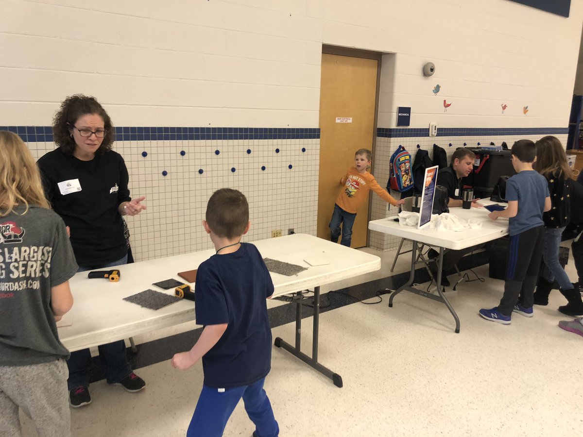 awlsmo's tweet photo. The “Energy” is high learning about energy with @ISTscience THANK YOU to MAPS and all the volunteers that make this possible! #STEAM #handsomlearning https://t.co/5Bp9fAgNGe
