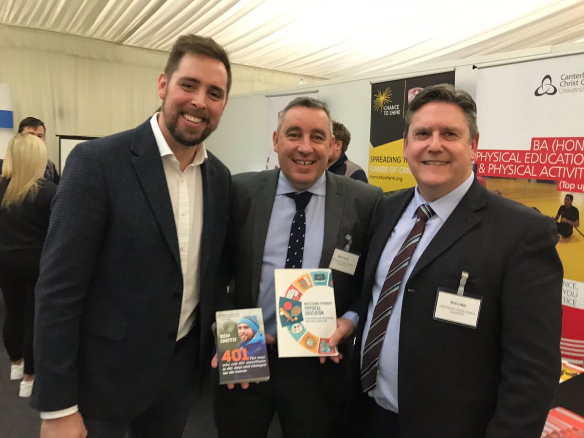 KristyHowells1's tweet photo. Neil and Rich from @PhysEd_CCCU meeting Ben Smith the incredible 401(!) marathon runner and amazing charity funder raiser.
I like to think they swapped books.... @CCCUEducation #physicaleducation #masterphysicaleducation #swapbooks #physicalactivity @KentSport1 https://t.co/J9ShNILLXU