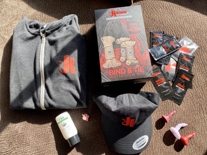 I just wanted to say THANK YOU to @kinkdotcom for being one of the best parts of my AVN. The performer<a class="tags" href="/tag/kinkdotcom">@kinkdotcom</a>