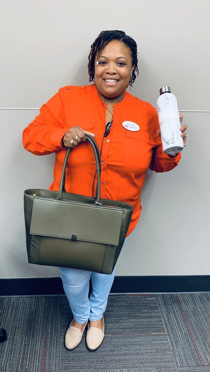 When your partner in crime/mentor becomes one of your bosses (finally)! So excited to still have the opportunity to learn from you <a href="/DeFeagins/">De'Andra Feagins</a>, me and <a href="/jacquegrimberg/">Jacque Grimberg</a> are so proud of you.