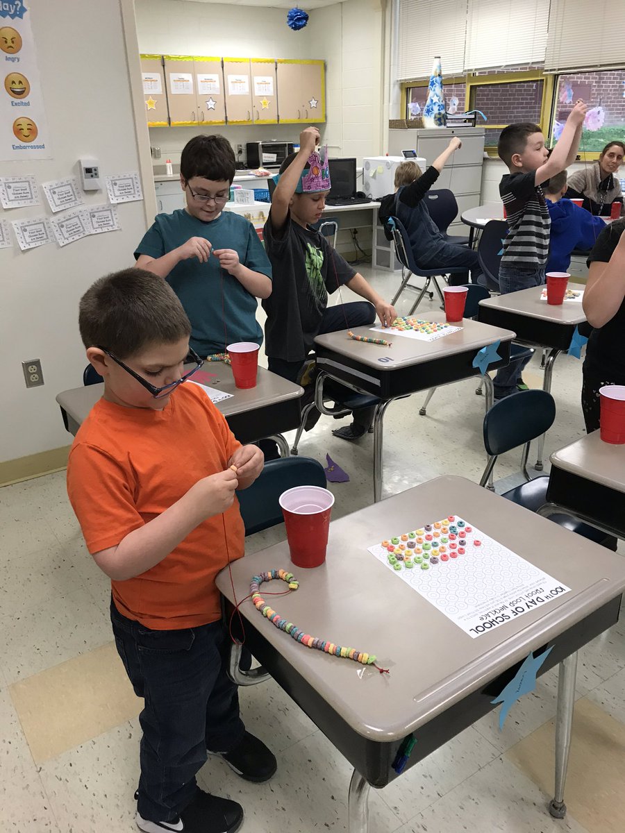 MissCastaneda14's tweet photo. Happy 100th day of school! https://t.co/vXcUYhu26m