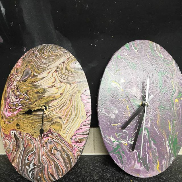 helenclare68's tweet photo. I waited a couple of days for the clock mechanisms to come and I love these, I think ill be making more DM me for prices
#travellingringpours #ovalcanvas #clocks #creativity #newideas #endlesspissibilities #newhobby #metallics #cellexplosions #vibrantco… https://t.co/VOJEjz2LsX https://t.co/Cx96NWSjSz