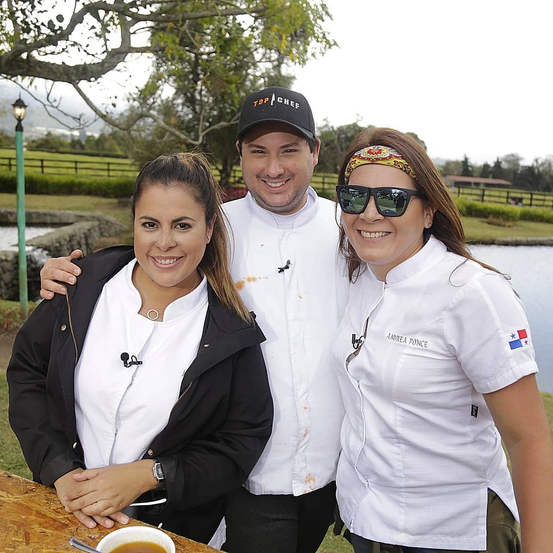 TopChefPa's tweet image. Un #TBT de nuestros días en Tierras Altas 🌄 ¿Cuántos #LIKES para estos #AllStars? ✌🏼 #TopChefPA 🔥