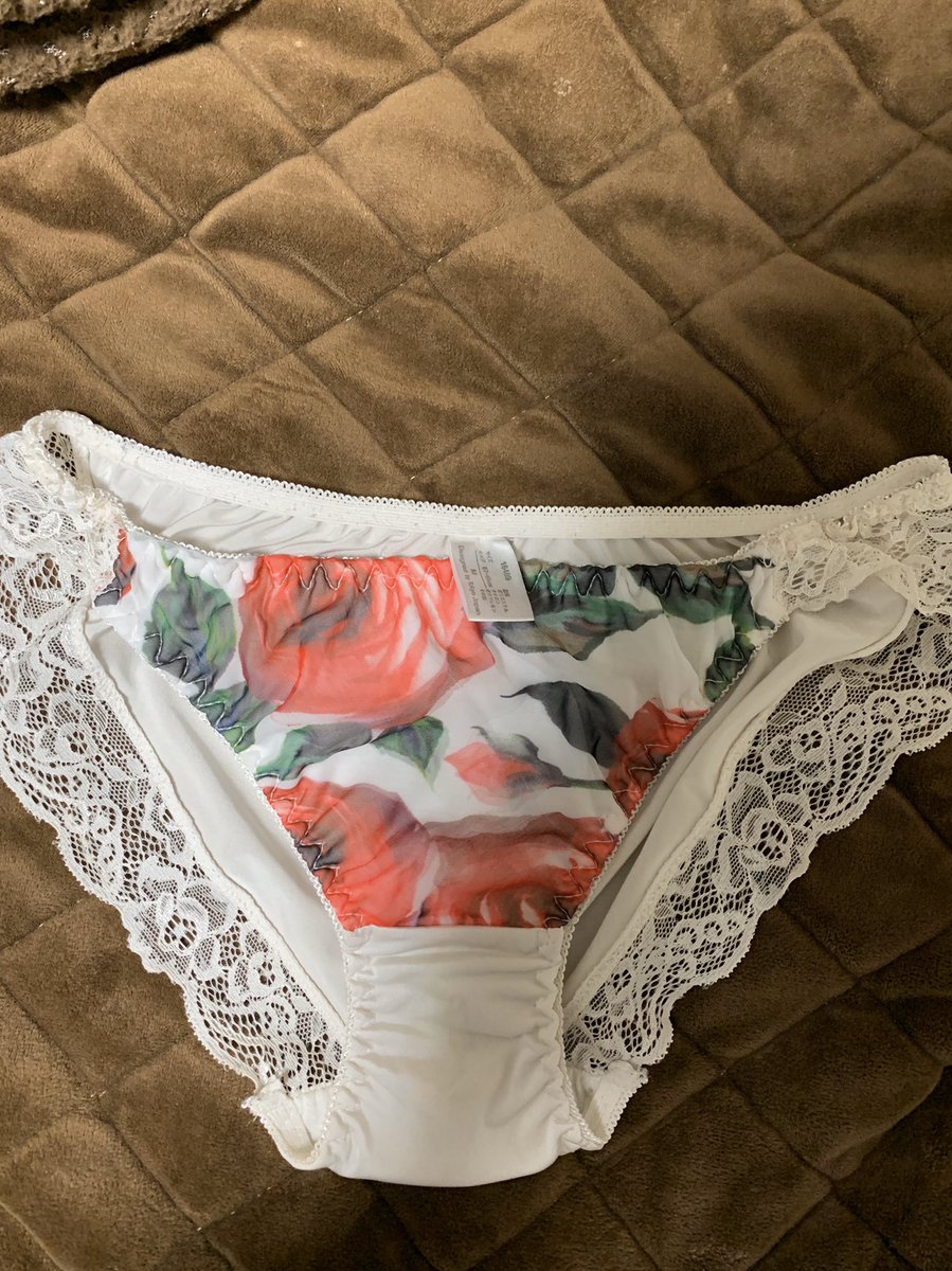 aaaai_69's tweet photo. 白パンにこの汚れはエロいですね〜
#嫁パン #汚パンティ #シミパン #下着 #クロッチ #下着フェチ https://t.co/IZPXH7WK4E