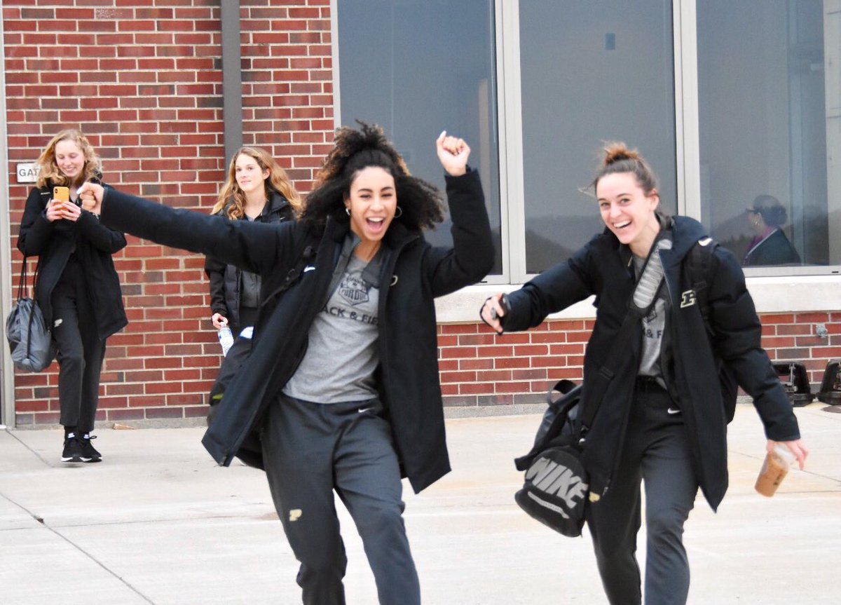 PurdueTrackXC's tweet photo. Wheels up to Arkansas! ๐ซ
#BoilerUp ๐ https://t.co/f0BcRYuJOc
