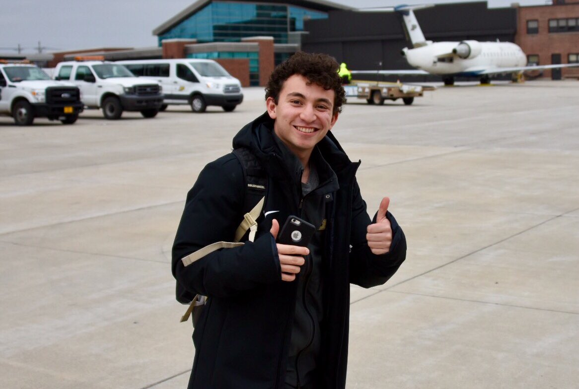 PurdueTrackXC's tweet photo. Wheels up to Arkansas! ๐ซ
#BoilerUp ๐ https://t.co/f0BcRYuJOc