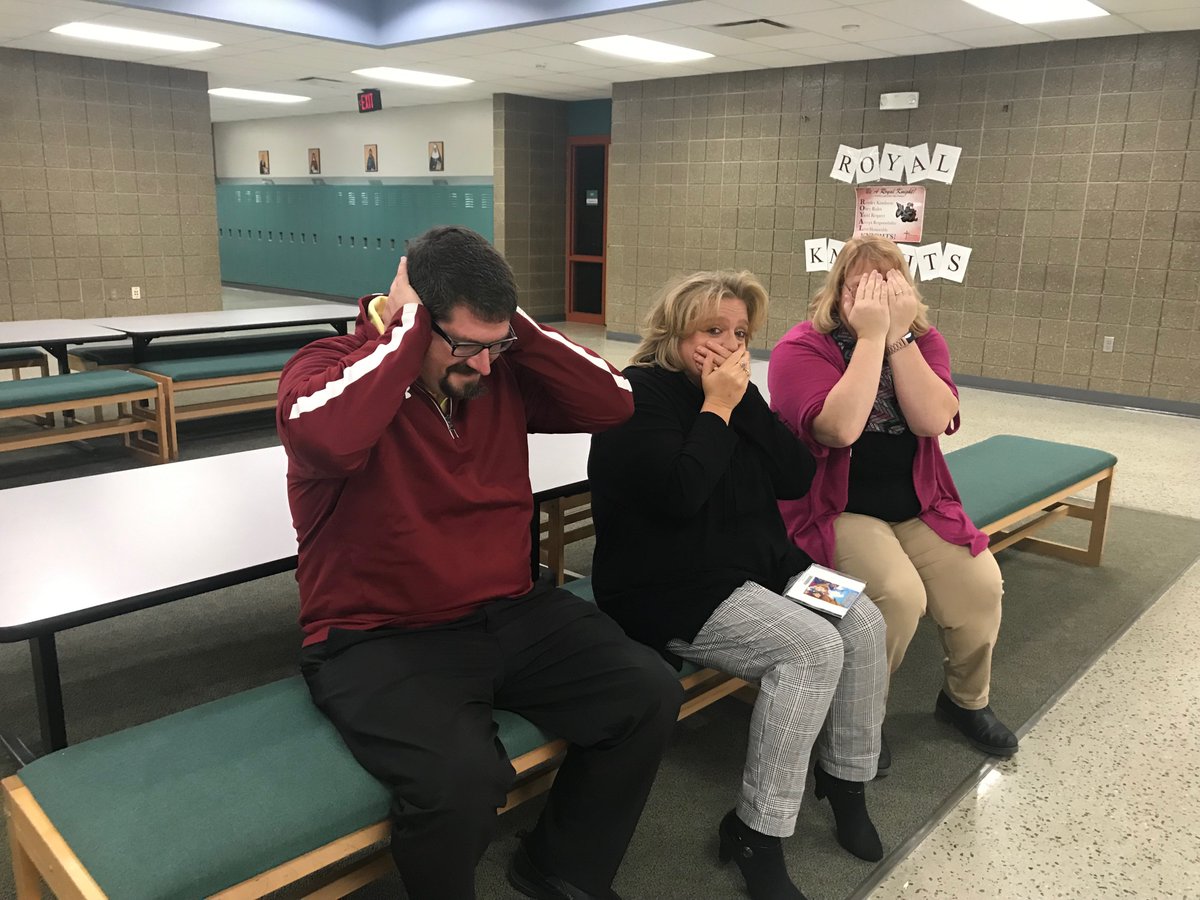 VjRies's tweet photo. The picture says it all...love my Newman family! #NewmanKnights https://t.co/u2PPvlmlNV