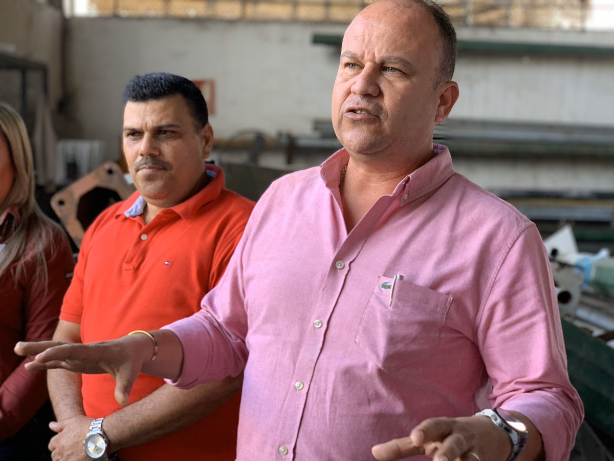 David_Alarid_R's tweet photo. Visita y saludo al personal de la Dirección de Alumbrado Publicó del Ayuntamiento de Culiacán que tengan un feliz Año Nuevo 2020, los mejores deseos de su amigo David Alarid #STASACsomosTodos #UnidosSeguiremosAvanzando https://t.co/o38LaI1O7A