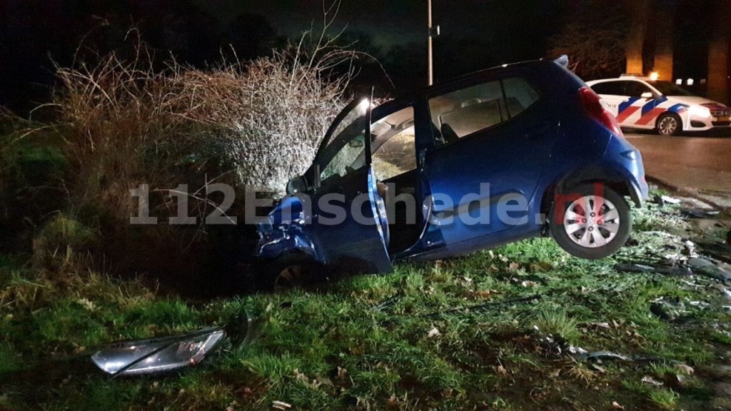 VIDEO: Gewonde en flinke schade bij ongeval Vliegveldweg..