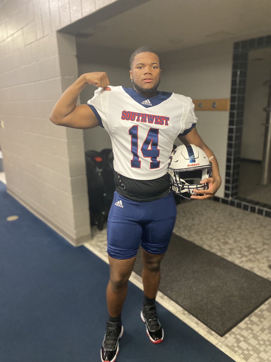 AThompson7_'s tweet photo. All Glory To God🙏🏽💞 
114% Committed To SMCC ❤️🐻  @coreybarlow12 https://t.co/WocAh3N8Hg