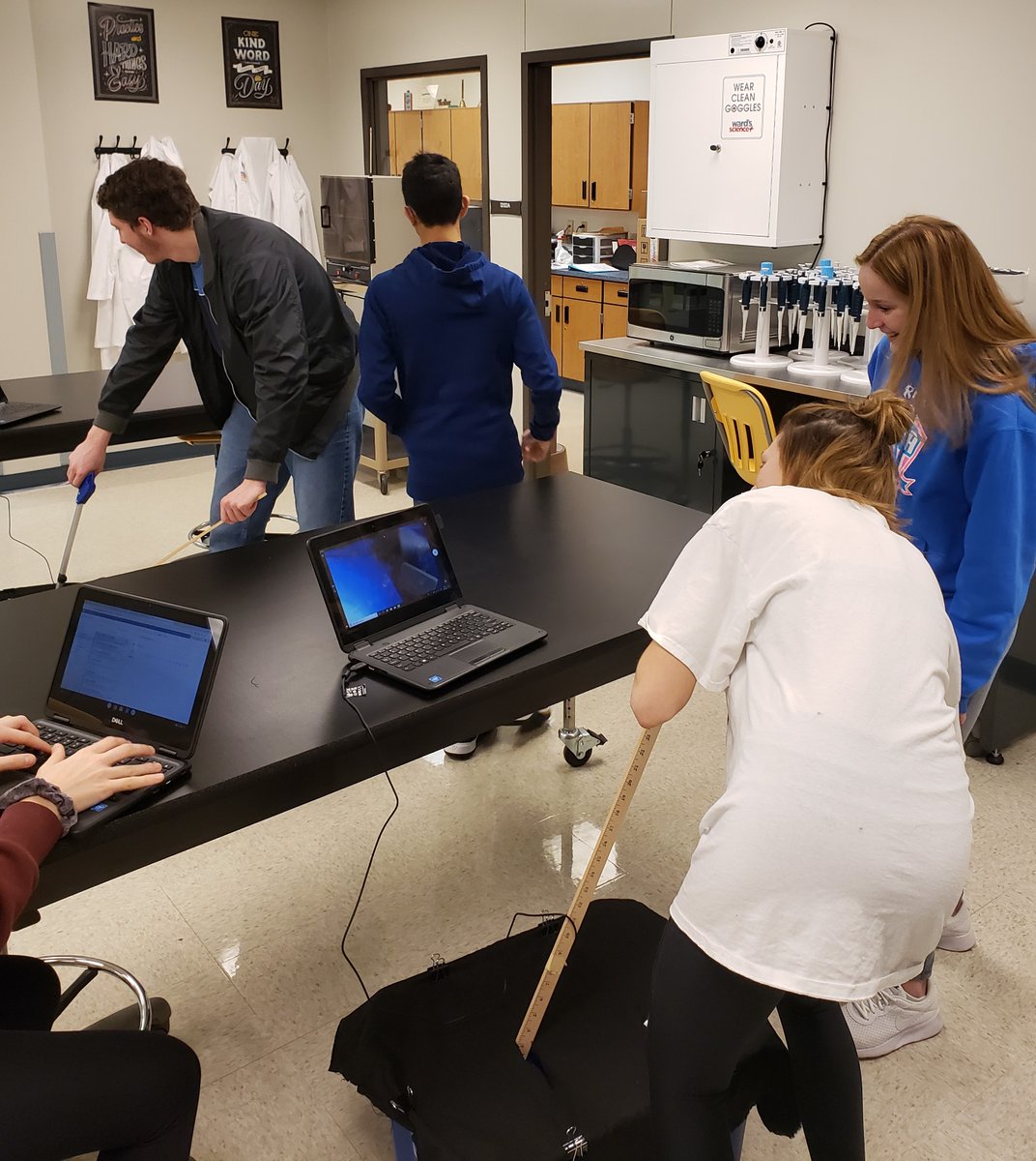 FRCCBioMed's tweet photo. While some students were job shadowing with medical professionals, several attempted our version of laparoscopy. #Notsurgeonsyet #Biomed #welovelearning https://t.co/4IWDG3PhDP
