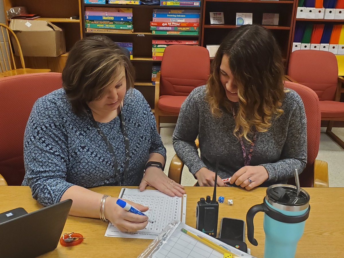 Sharon53363694's tweet photo. Math games engage and inspire students to learn.  Orchard View Elem. teachers learn math games to bring back to their classrooms. https://t.co/xQbVTMvFzy