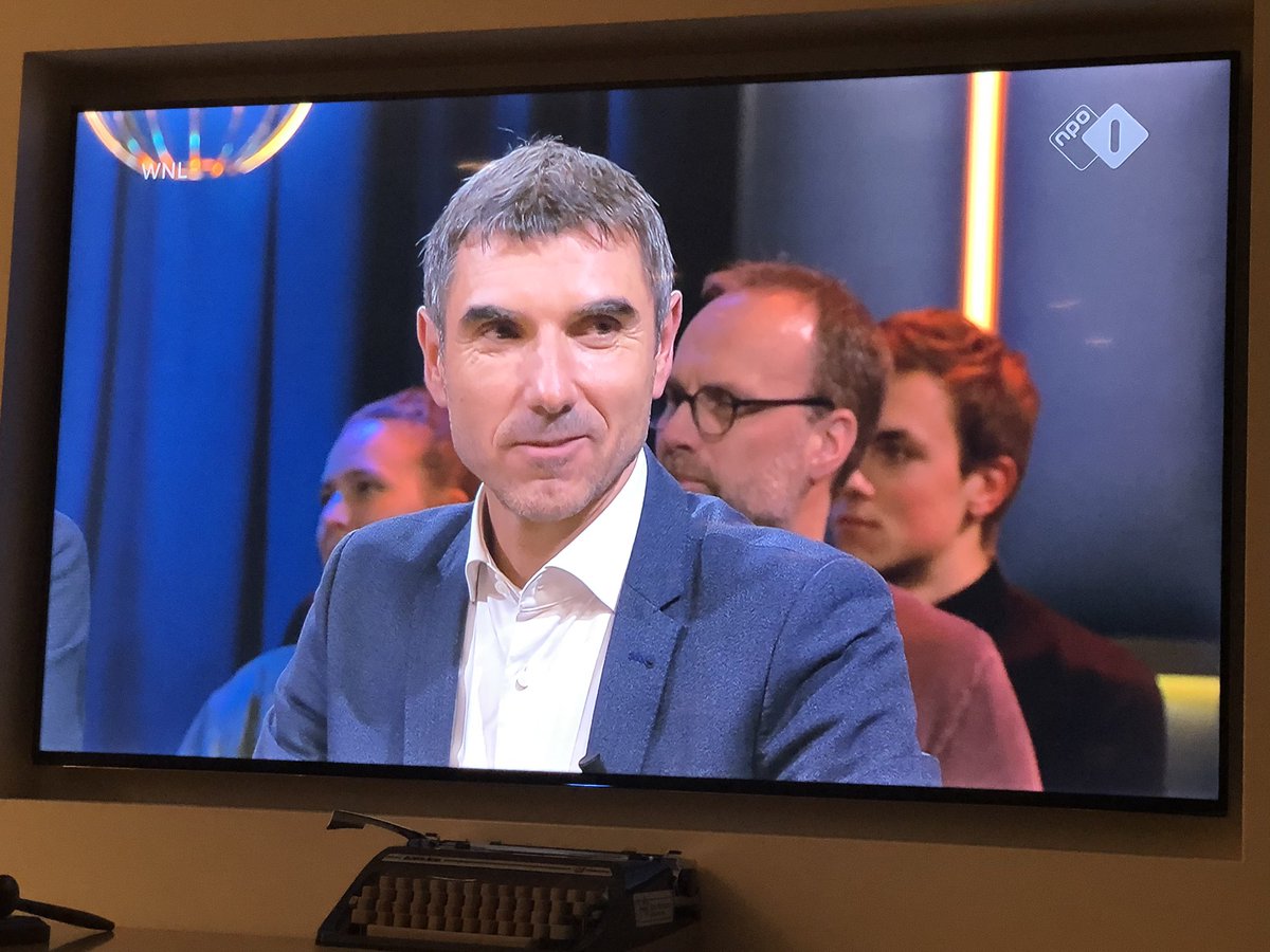 Staatsecretaris Paul Blokhuis van welzijn en volksgezondheid betuigt bij #OP1 ‘zwaar respect’ voor mensen die aan dry january doen.... pfffff! Kom op zeg, zwaar respect voor mensen die een maandje niet drinken??? Waarschijnlijk valt het vooral politici zwaar!