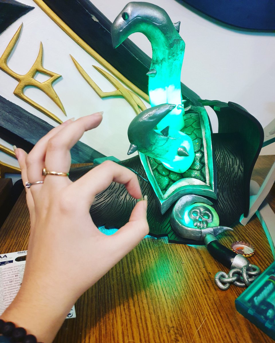Sylvan_ass's tweet photo. Ey boyos, until I will get to show you some progress on my Rhys Strongfork cosplay, here's some @projebonblade Ysera sneak peek ! This is one of the shoulderpads, all it's missing is the smoke machine !

#cosplay #cosplaywip #worldofwarcraft #projectebonblade https://t.co/GlaLXEObp3