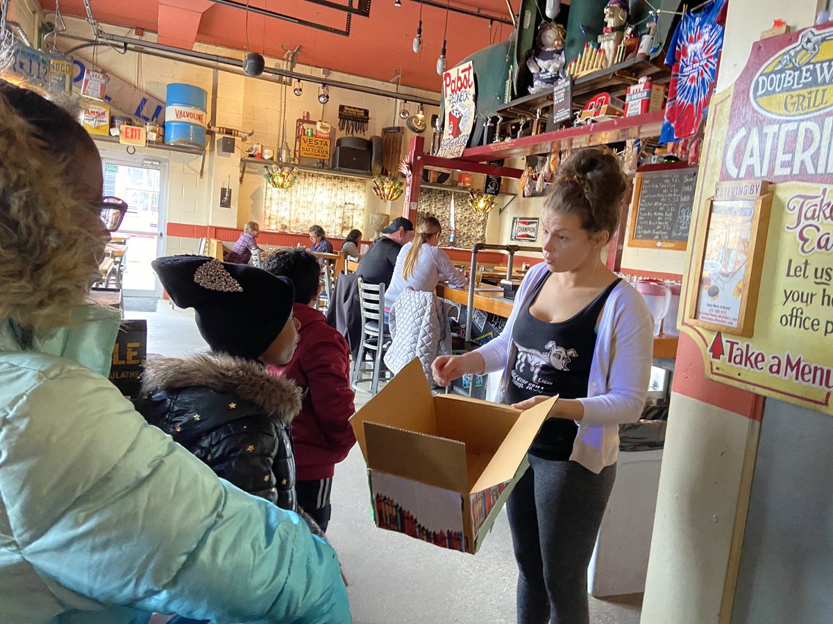 GreenMachines4's tweet photo. Back in the community to deliver more 🖍 donation bins to local biz that agreed to donate their used 🖍 crayons to us. TY @carnegielibrary SS branch, @Citiparks Ormbsy Rec Center &amp; @doublewidegrill for helping to reduce waste in our community &amp; helping our student-run business! https://t.co/KAJJM7aLXJ