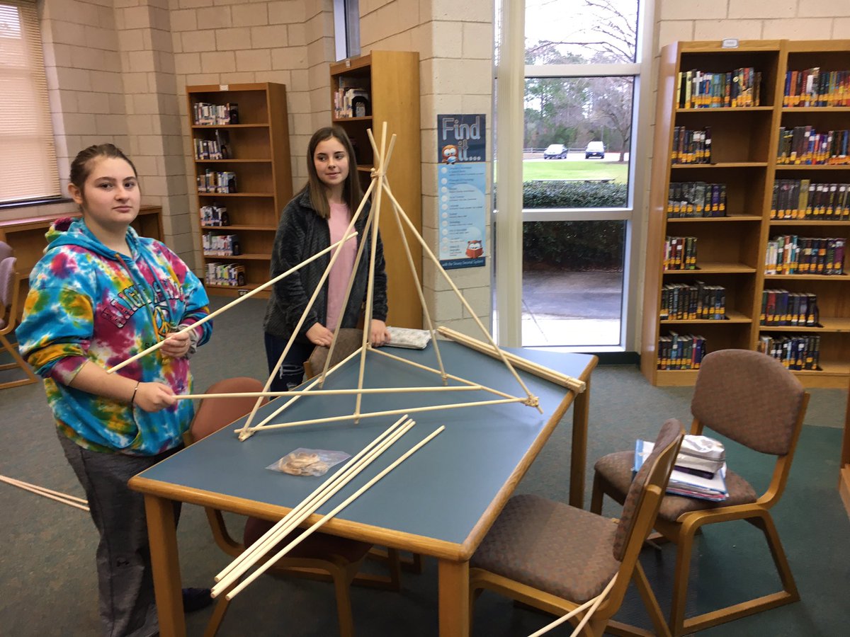 Students in STEM mastery use rods and bands to create a stable structure in a team building activity. #charlespmurray #nhcschat #uncw #cestem