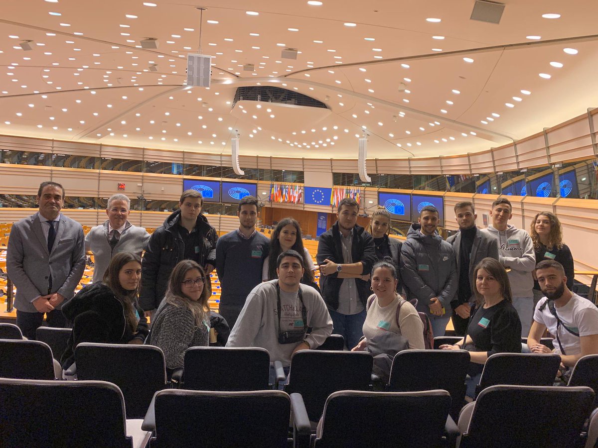 IES_Lazaro's tweet photo. Visita al @Europarl_ES de los alumnos de Administración y Finanzas. Muchas gracias a la eurodiputada @MonicaSilvanaG y a su equipo.
@JosePabloCV https://t.co/EOv9y2DN3o