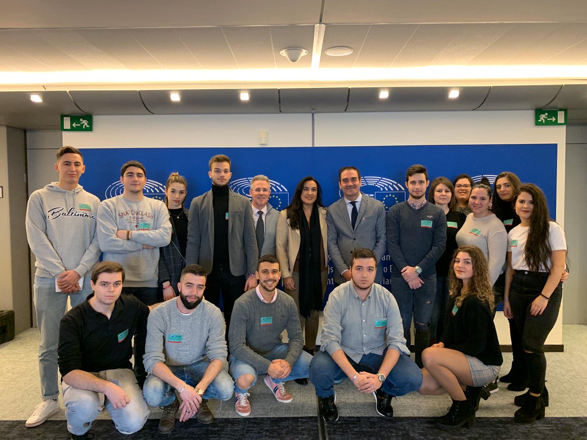 IES_Lazaro's tweet photo. Visita al @Europarl_ES de los alumnos de Administración y Finanzas. Muchas gracias a la eurodiputada @MonicaSilvanaG y a su equipo.
@JosePabloCV https://t.co/EOv9y2DN3o