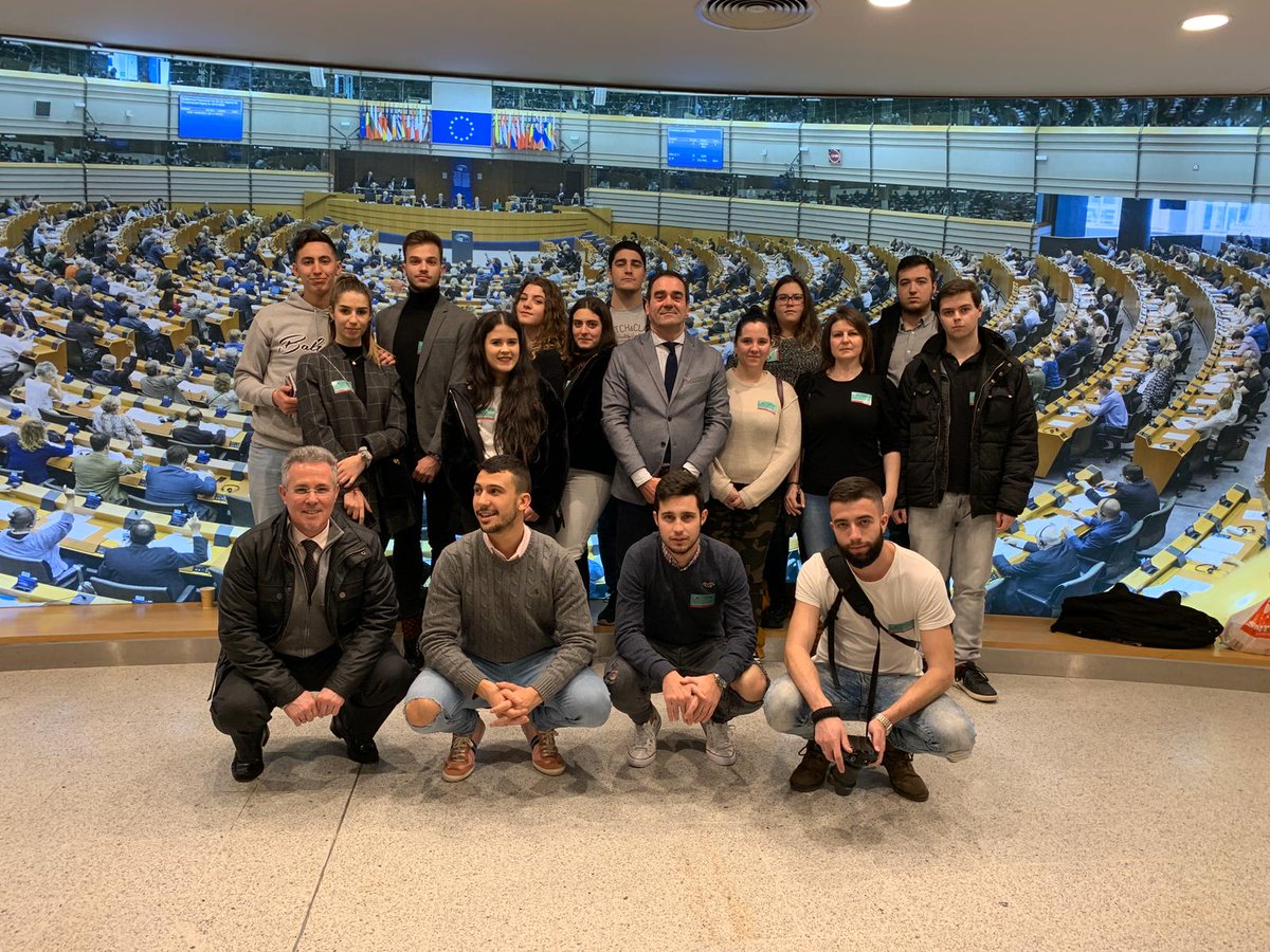 IES_Lazaro's tweet photo. Visita al @Europarl_ES de los alumnos de Administración y Finanzas. Muchas gracias a la eurodiputada @MonicaSilvanaG y a su equipo.
@JosePabloCV https://t.co/EOv9y2DN3o