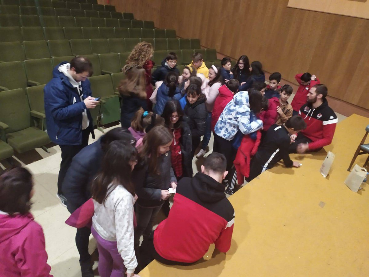 BalonmanoNava's tweet photo. Esta mañana hemos participado en el proyecto
Educación Física en Valor, organizado por los departamentos de educación física de los colegios e institutos públicos de Arévalo.
#IESAdaja #CEIPLosArévacos #CEIPLaMoraña #IESEulogio
¡Gracias por la invitación!
#ValoresDelDeporte https://t.co/RMMulFOhFy
