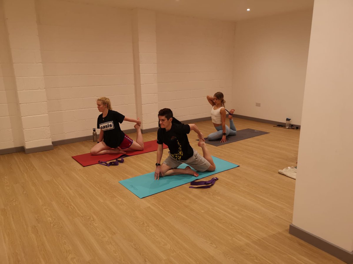 Mike's Monday Yoga class is a great way to kick start the week🧘
Working on areas such as flexibility, range of movement and body strength, you'll be setting yourself up for a great week of training ahead 🏋️#TriTrainingTogether