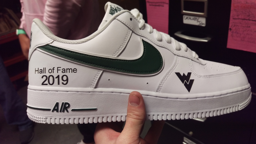 BarakBiz's tweet photo. Throwback to a little laser engraving job we did on a fresh pair of Air Force Ones.

#CustomEngraving
#LaserEngraving
#CustomShoe
#CustomNike https://t.co/TcrhfbhZCY