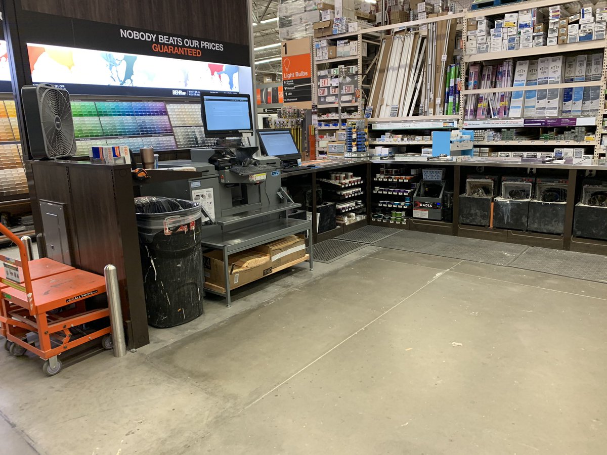 The new paint desk looks AMAZING!!!!