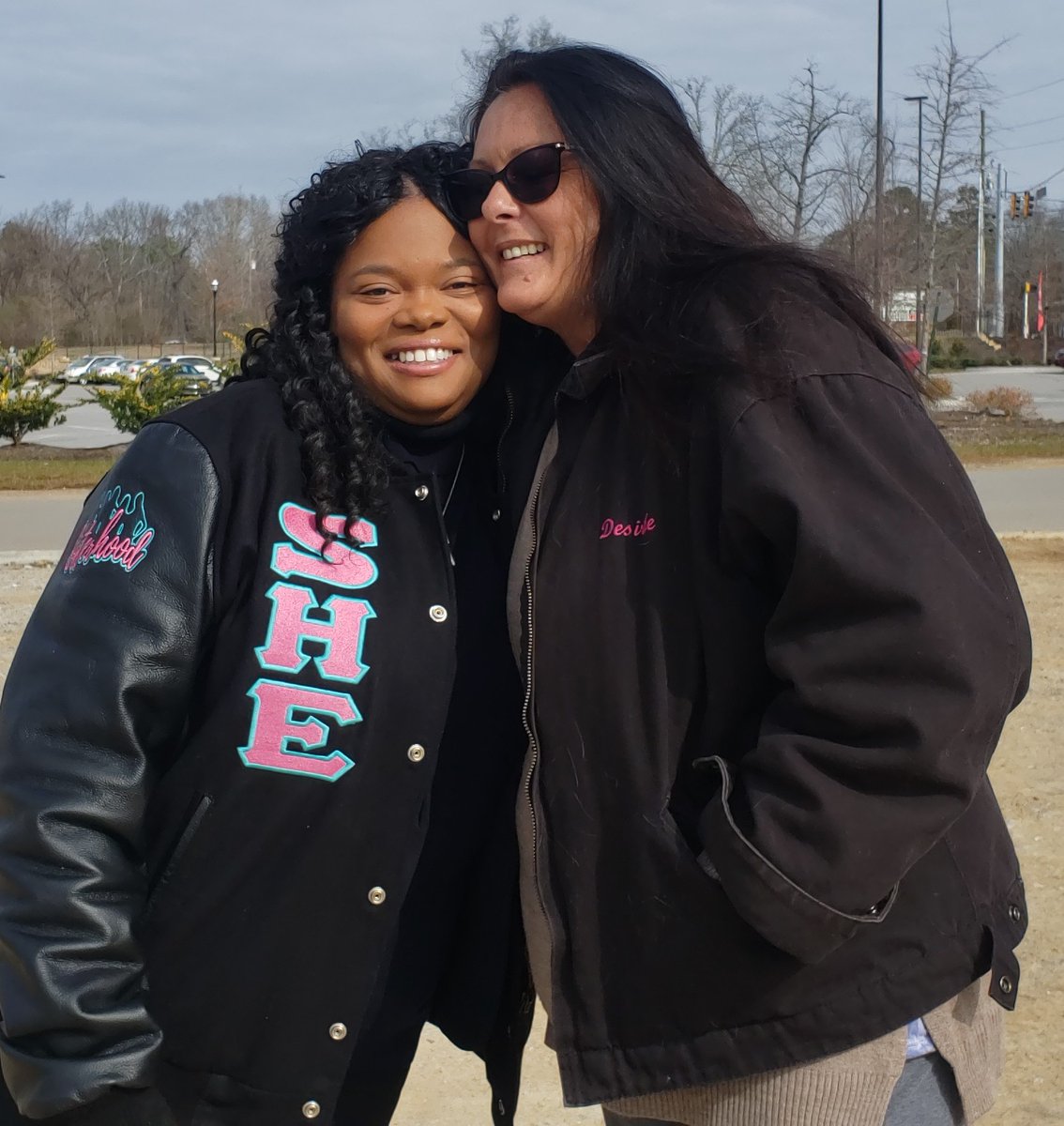 TruckerDesiree's tweet photo. I'm with Sharae Moore @SheTrucking in #Chattanooga this afternoon making some information videos about our both our organizations &amp; why the new @CDLTEAR organization is needed for #truckdrivers https://t.co/GyY8SksFrv