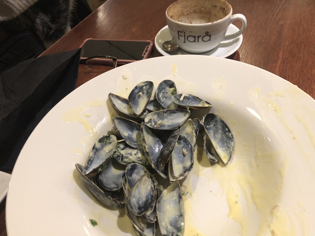 25483clive's tweet photo. Just had these great Shetland Mussels with Garlic Butter, Shallots, Parsley &amp; Cream, but I’ve nothing left to show you #fjaracafebar #uphellyaa2020 https://t.co/GkJSu55IVs