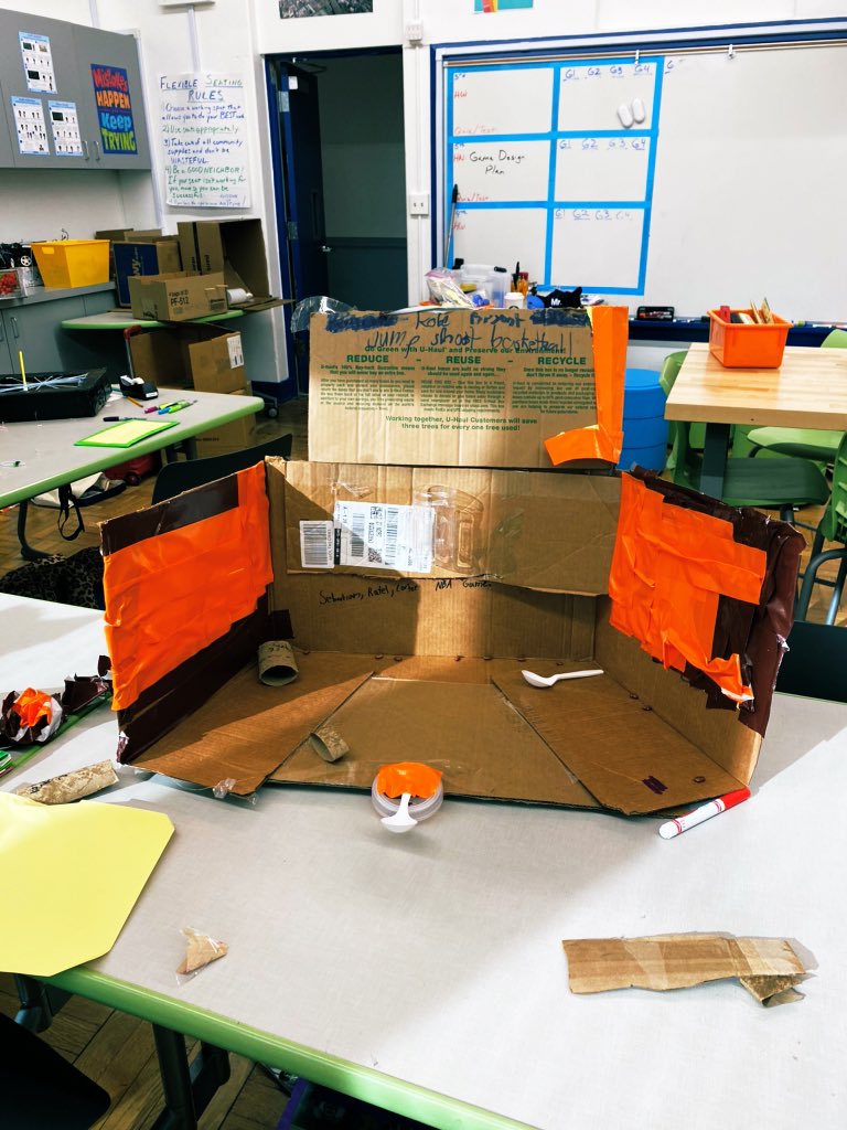 C3ADLA's tweet photo. The Maker Team working hard with the students on making some great games! @STEMschoolsLA @HolySpiritSTEM #ThinkerTank https://t.co/sZTAY9eEeH