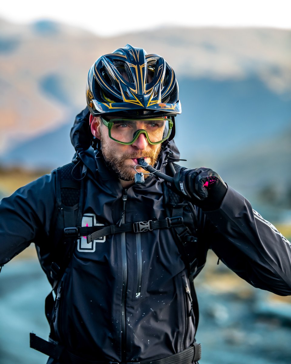 muc_off's tweet photo. Has your week sucked? Fill up, it’s almost time to head for the hills.
Our Hydration Pack will take up to 3L of water and is made of ultra-durable, abrasion resistant TPY & RF welded seams for superior durability and elasticity.
#mucoff #LAB94 https://t.co/SmwHSrTdum