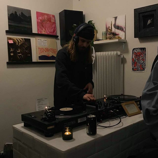 Imorgon kommer @limp_q  aka Sven Under igen att spela i butiken 😍 Minimal take over från 17:00-19:30. Kom och häng ;) #instoresessions #Sound+matter #vinyl #malmö ift.tt/2vBlSeD